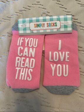 Simply Southern Pink 'If You Can Read This / I Love You' Socks